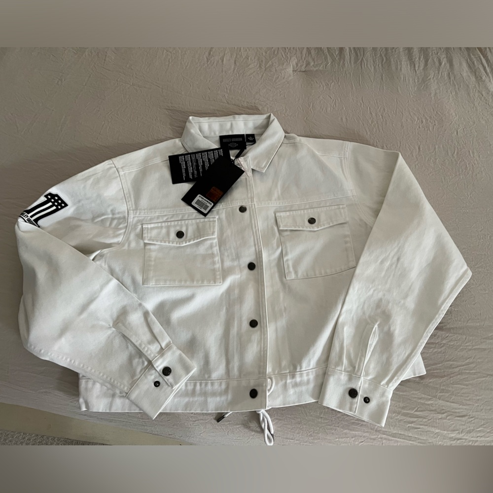 Brand new never worn women’s Harley Davidson white denim jacket size XL